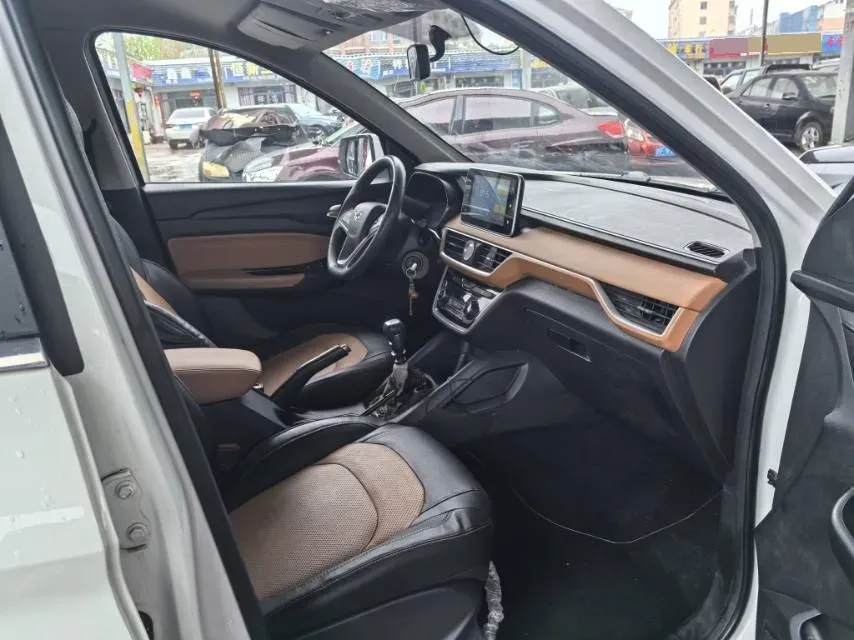 2019 WuLing HongGuang S3 1.5L 99HP L4 6MT,autocango,china used car exporter,china ev exporter,chinese used car exporter,chinese used ev exporter