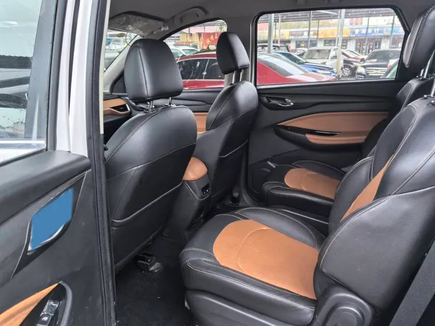 2019 WuLing HongGuang S3 1.5L 99HP L4 6MT,autocango,china used car exporter,china ev exporter,chinese used car exporter,chinese used ev exporter