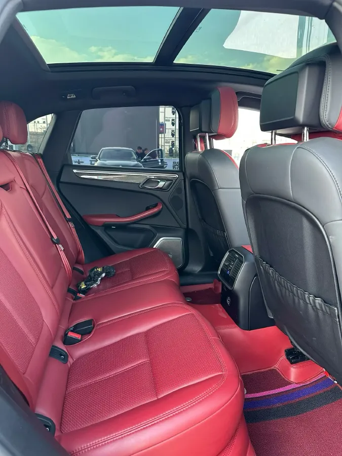 2018 Porsche Macan 2.0T 252HP L4 7DCT,autocango,china used car exporter,china ev exporter,chinese used car exporter,chinese used ev exporter