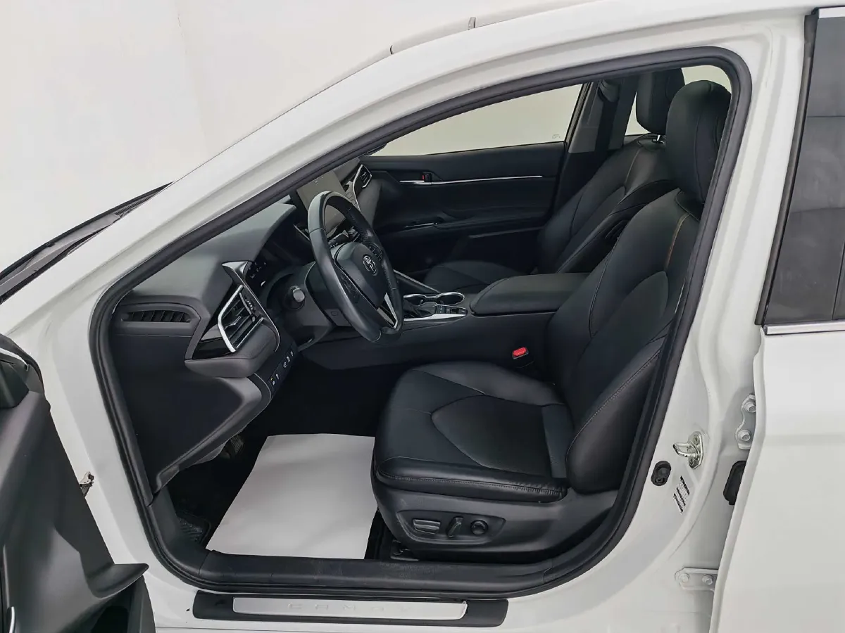 2021 Toyota Camry 2.5L 209HP L4 8AT,autocango,china used car exporter,china ev exporter,chinese used car exporter,chinese used ev exporter