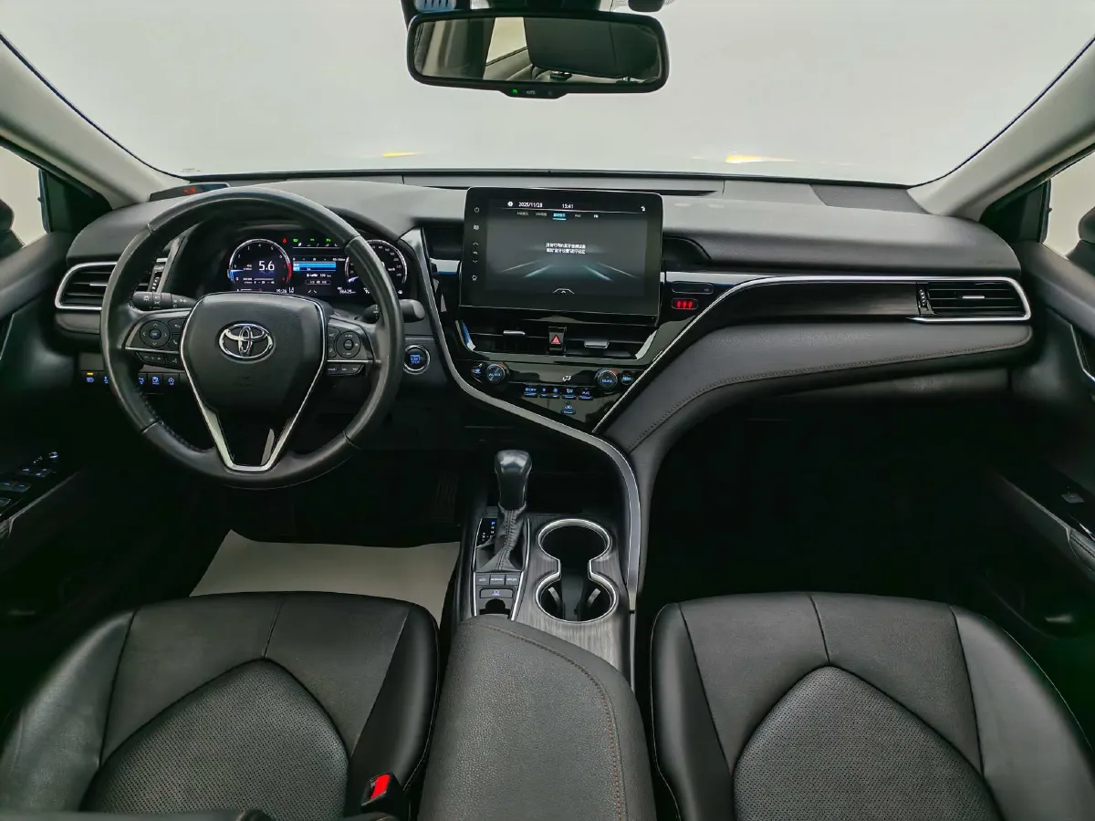 2021 Toyota Camry 2.5L 209HP L4 8AT,autocango,china used car exporter,china ev exporter,chinese used car exporter,chinese used ev exporter