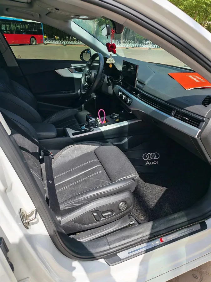 2020 Audi A4L 2.0T 190HP L4 7DCT,autocango,china used car exporter,china ev exporter,chinese used car exporter,chinese used ev exporter