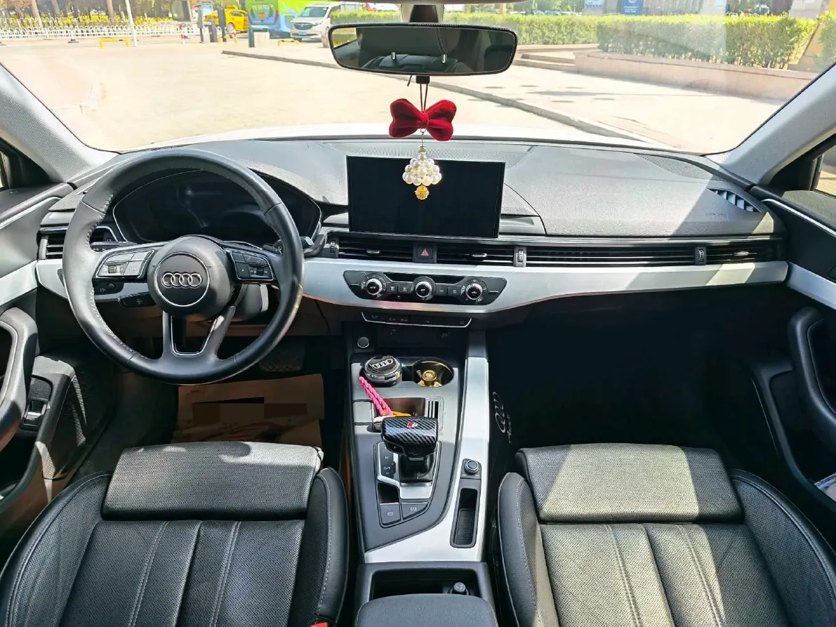 2020 Audi A4L 2.0T 190HP L4 7DCT,autocango,china used car exporter,china ev exporter,chinese used car exporter,chinese used ev exporter