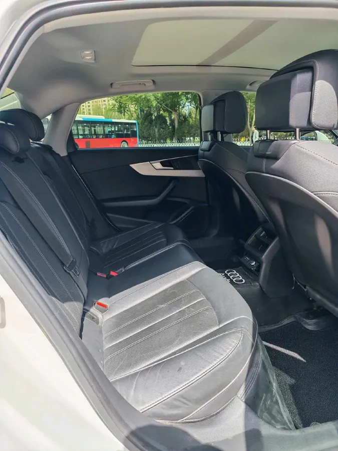 2020 Audi A4L 2.0T 190HP L4 7DCT,autocango,china used car exporter,china ev exporter,chinese used car exporter,chinese used ev exporter