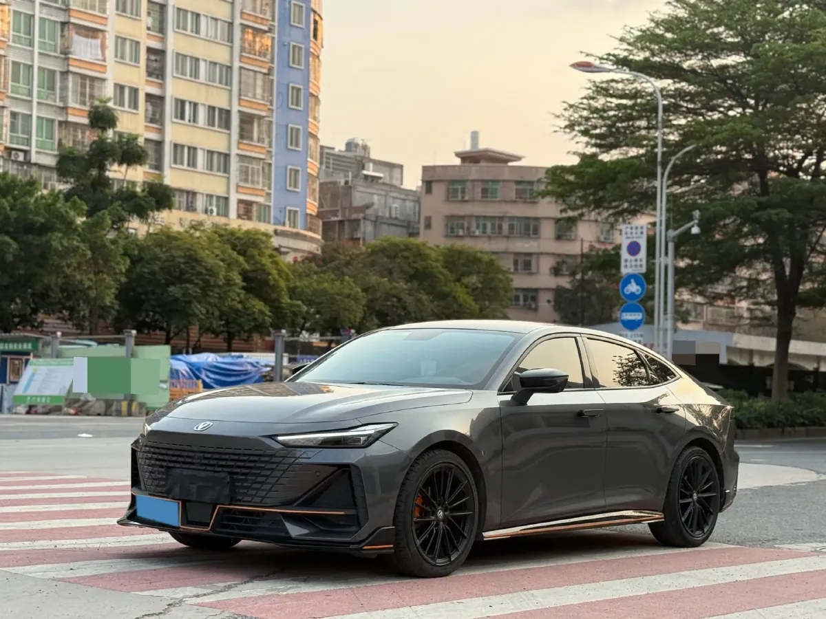 2022 ChangAn UNI-V 1.5T 188HP L4 7DCT,autocango,china used car exporter,china ev exporter,chinese used car exporter,chinese used ev exporter