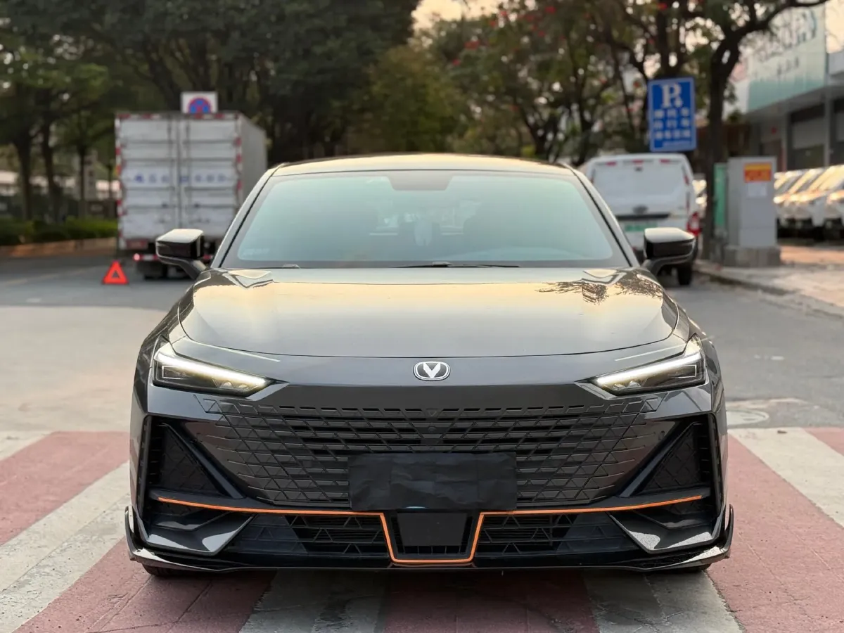 2022 ChangAn UNI-V 1.5T 188HP L4 7DCT,autocango,china used car exporter,china ev exporter,chinese used car exporter,chinese used ev exporter