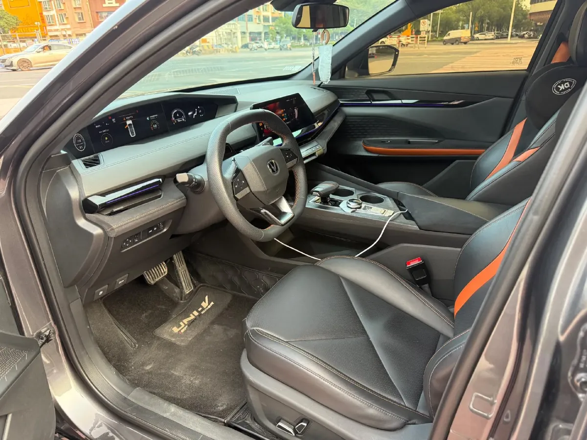 2022 ChangAn UNI-V 1.5T 188HP L4 7DCT,autocango,china used car exporter,china ev exporter,chinese used car exporter,chinese used ev exporter