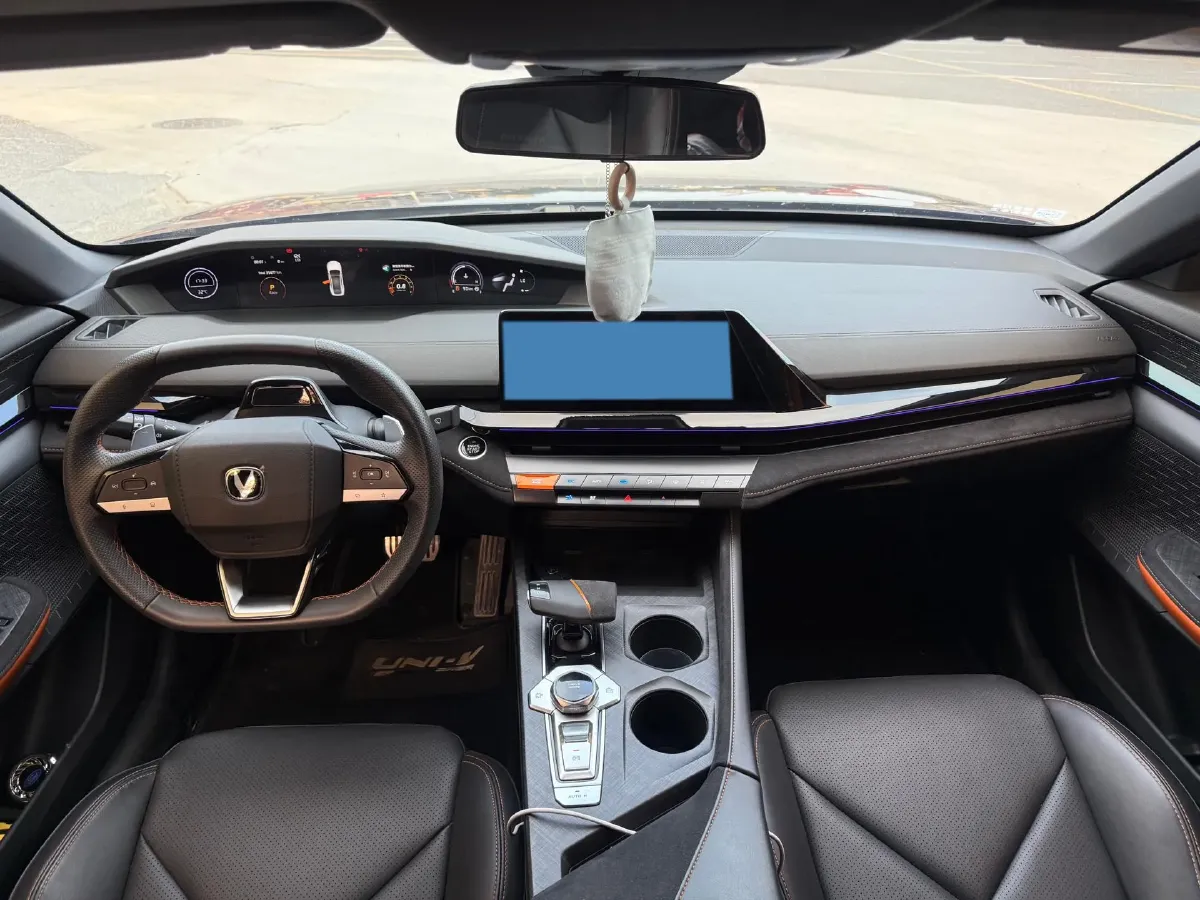 2022 ChangAn UNI-V 1.5T 188HP L4 7DCT,autocango,china used car exporter,china ev exporter,chinese used car exporter,chinese used ev exporter