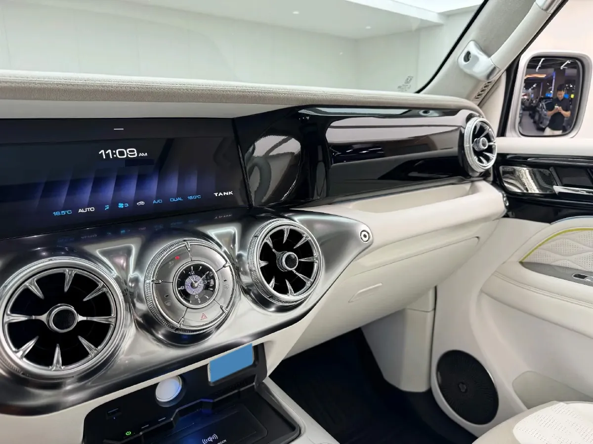 2021 Cyberspace 300 2.0T 227HP L4 8AT,autocango,china used car exporter,china ev exporter,chinese used car exporter,chinese used ev exporter