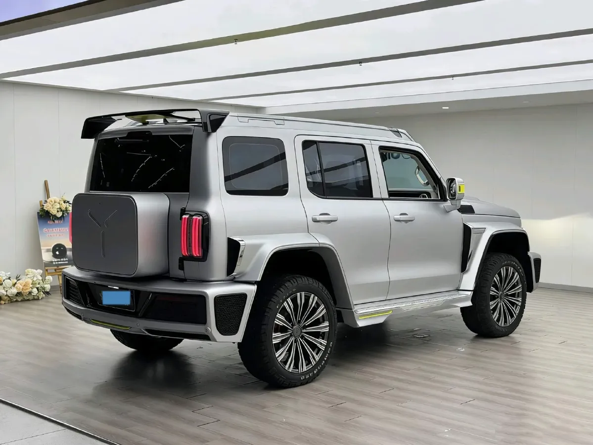 2021 Cyberspace 300 2.0T 227HP L4 8AT,autocango,china used car exporter,china ev exporter,chinese used car exporter,chinese used ev exporter