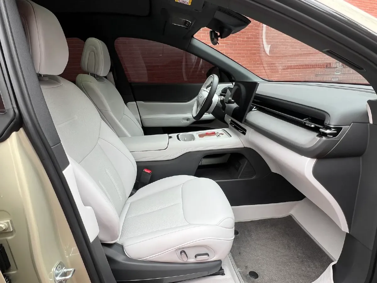 2025 Xpeng G6 BEV 68.5KWH,autocango,china used car exporter,china ev exporter,chinese used car exporter,chinese used ev exporter