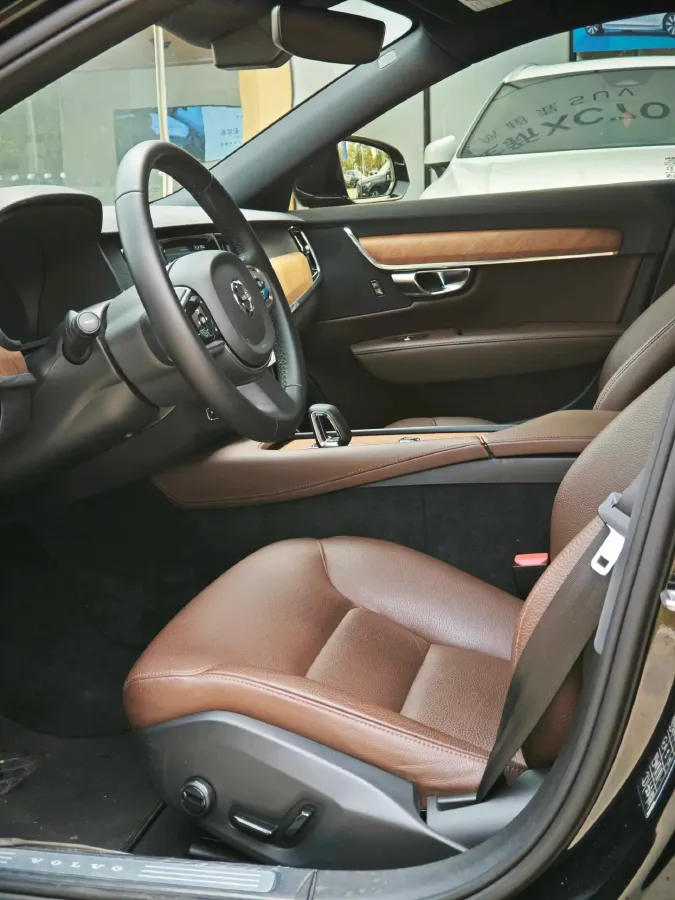 2024 Volvo S90 2.0T 250HP L4 8AT,autocango,china used car exporter,china ev exporter,chinese used car exporter,chinese used ev exporter