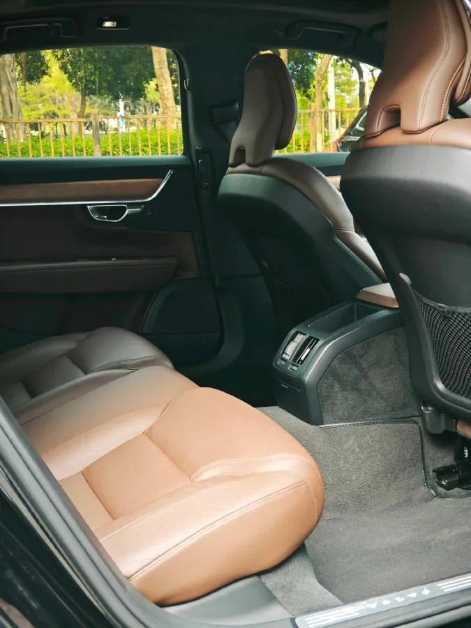 2024 Volvo S90 2.0T 250HP L4 8AT,autocango,china used car exporter,china ev exporter,chinese used car exporter,chinese used ev exporter