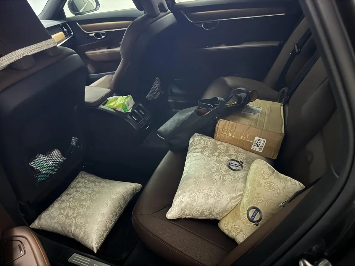 2022 Volvo S90 2.0T 250HP L4 8AT,autocango,china used car exporter,china ev exporter,chinese used car exporter,chinese used ev exporter