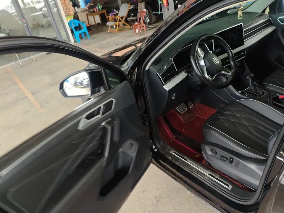 2024 Volkswagen Tiguan L 2.0T 186HP L4 7DCT,autocango,china used car exporter,china ev exporter,chinese used car exporter,chinese used ev exporter