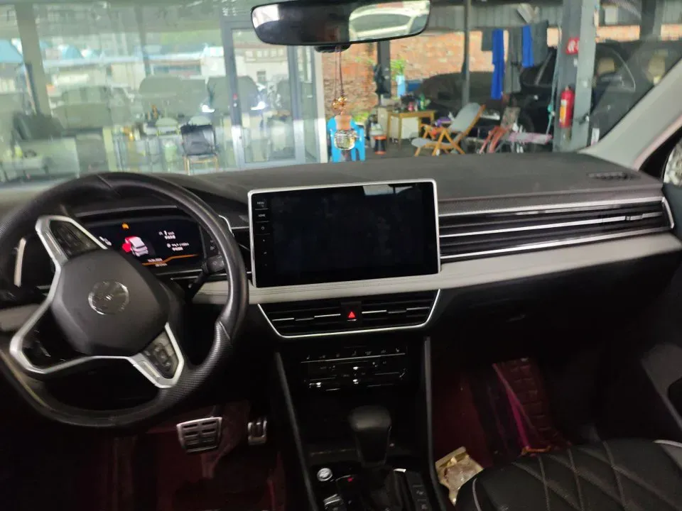 2024 Volkswagen Tiguan L 2.0T 186HP L4 7DCT,autocango,china used car exporter,china ev exporter,chinese used car exporter,chinese used ev exporter