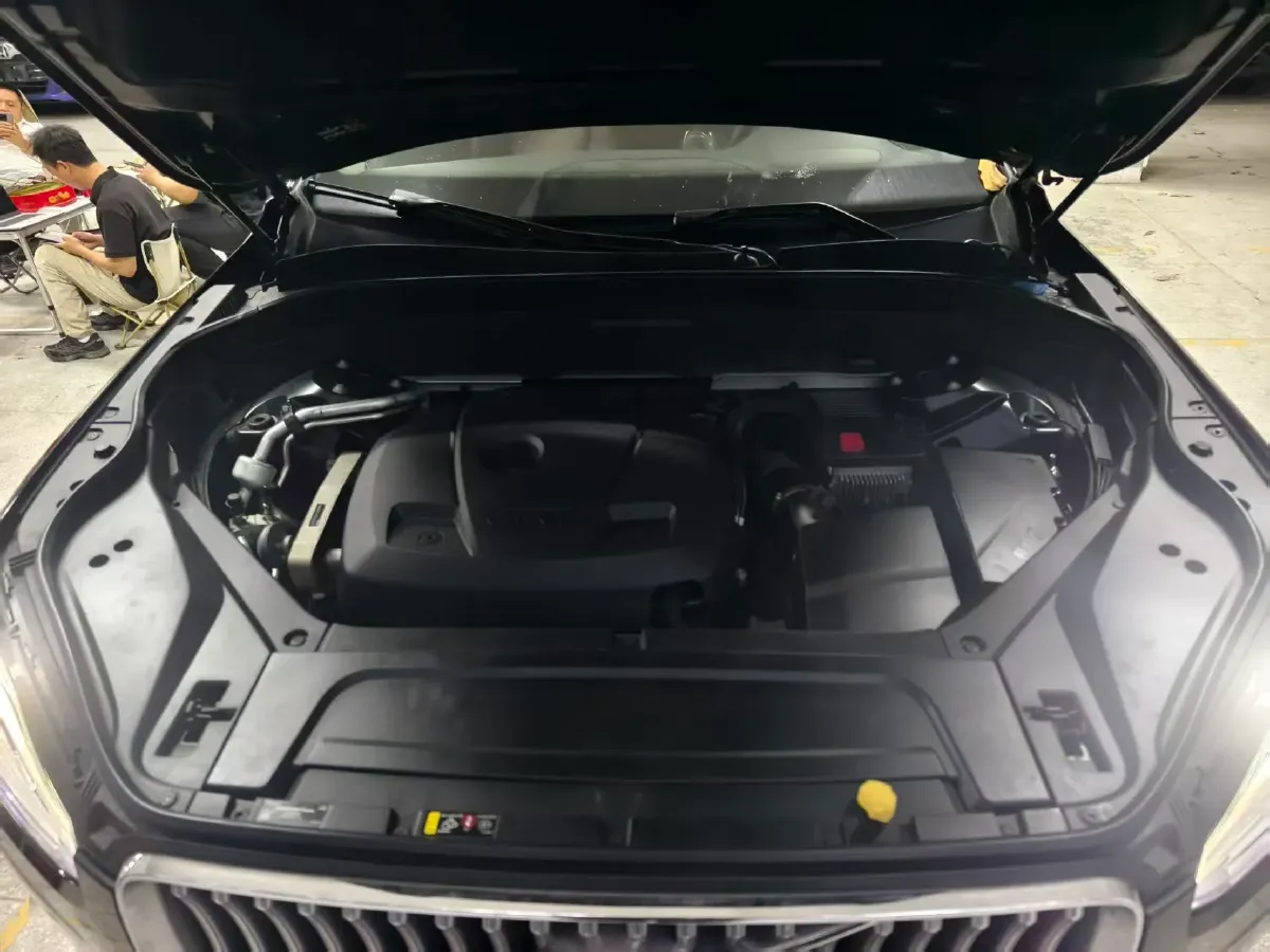 2020 Volvo XC90 2.0T 254HP L4 8AT,autocango,china used car exporter,china ev exporter,chinese used car exporter,chinese used ev exporter