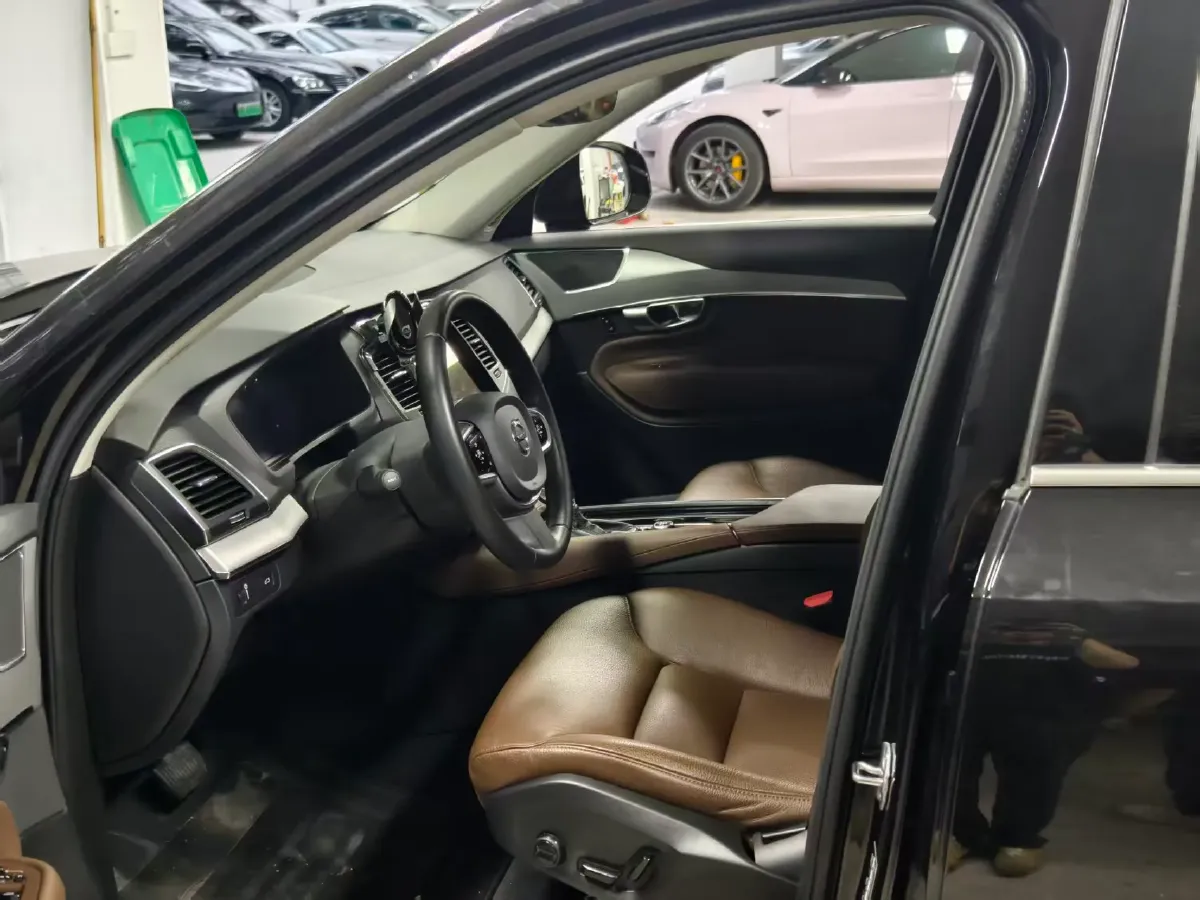 2020 Volvo XC90 2.0T 254HP L4 8AT,autocango,china used car exporter,china ev exporter,chinese used car exporter,chinese used ev exporter