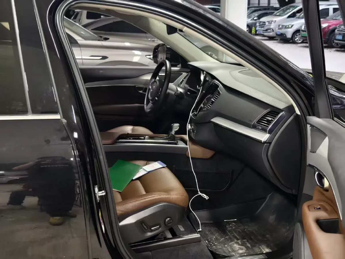 2020 Volvo XC90 2.0T 254HP L4 8AT,autocango,china used car exporter,china ev exporter,chinese used car exporter,chinese used ev exporter