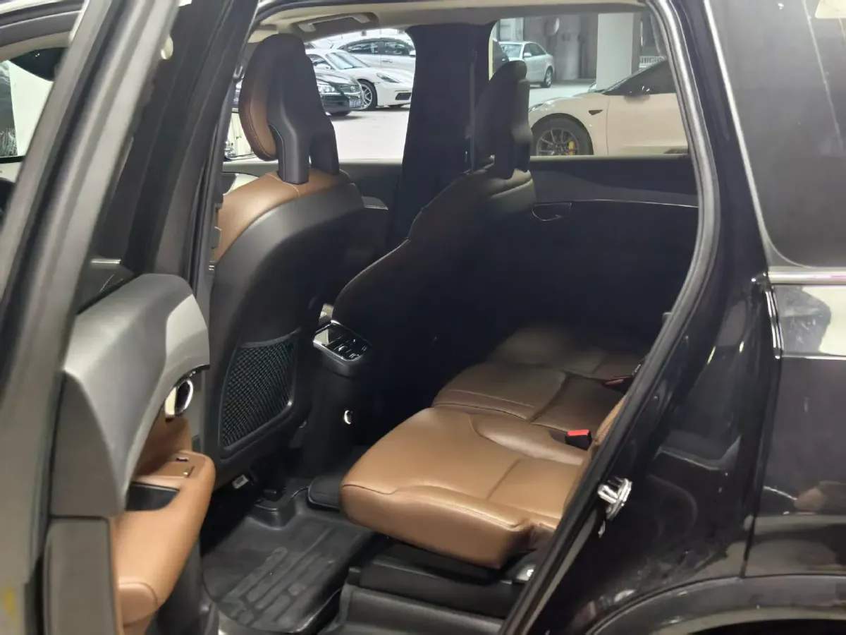 2020 Volvo XC90 2.0T 254HP L4 8AT,autocango,china used car exporter,china ev exporter,chinese used car exporter,chinese used ev exporter