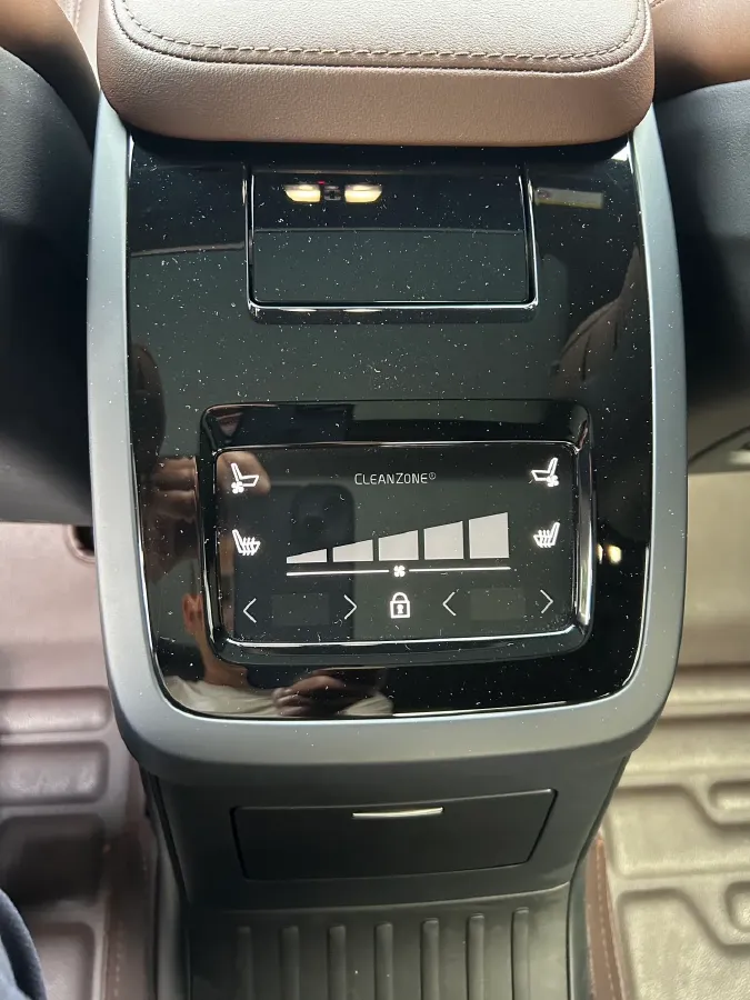 2025 Volvo S90 PHEV 2.0T 310HP L4 8AT PHEV 18.831KWH,autocango,china used car exporter,china ev exporter,chinese used car exporter,chinese used ev exporter