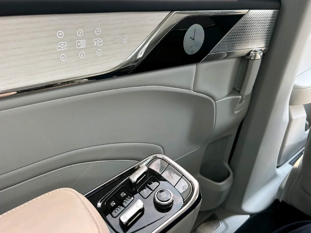 2025 Volvo EM90 BEV 116KWH,autocango,china used car exporter,china ev exporter,chinese used car exporter,chinese used ev exporter