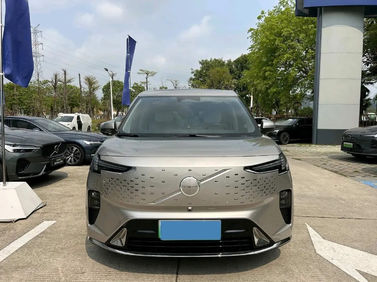 2025 Volvo EM90 BEV 116KWH,autocango,china used car exporter,china ev exporter,chinese used car exporter,chinese used ev exporter