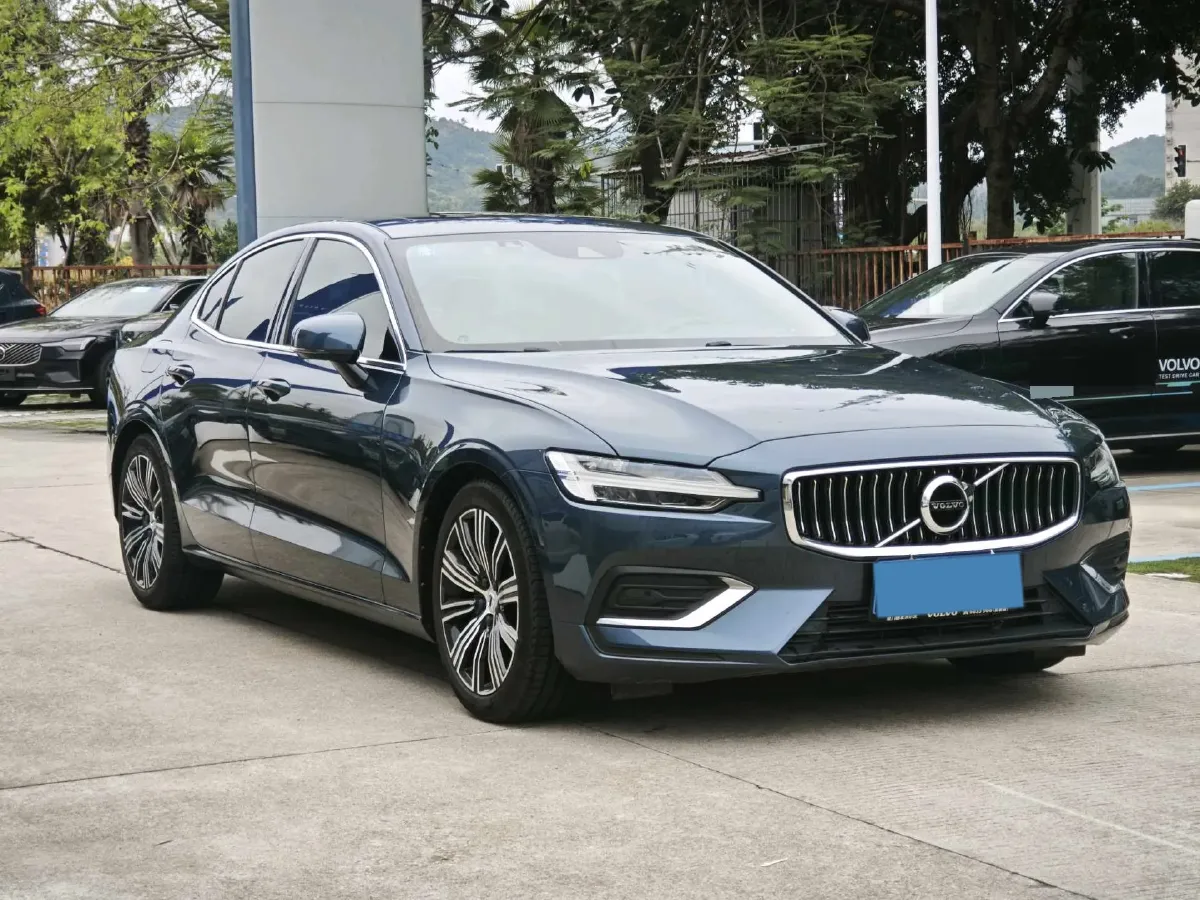 2020 Volvo S60 2.0T 190HP L4 8AT,autocango,china used car exporter,china ev exporter,chinese used car exporter,chinese used ev exporter