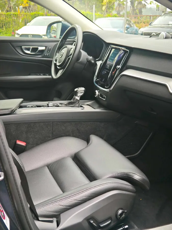 2020 Volvo S60 2.0T 190HP L4 8AT,autocango,china used car exporter,china ev exporter,chinese used car exporter,chinese used ev exporter