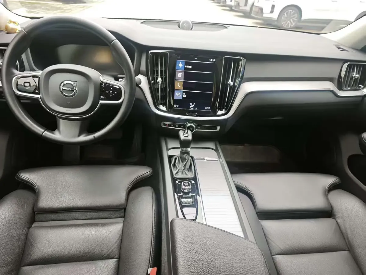 2020 Volvo S60 2.0T 190HP L4 8AT,autocango,china used car exporter,china ev exporter,chinese used car exporter,chinese used ev exporter