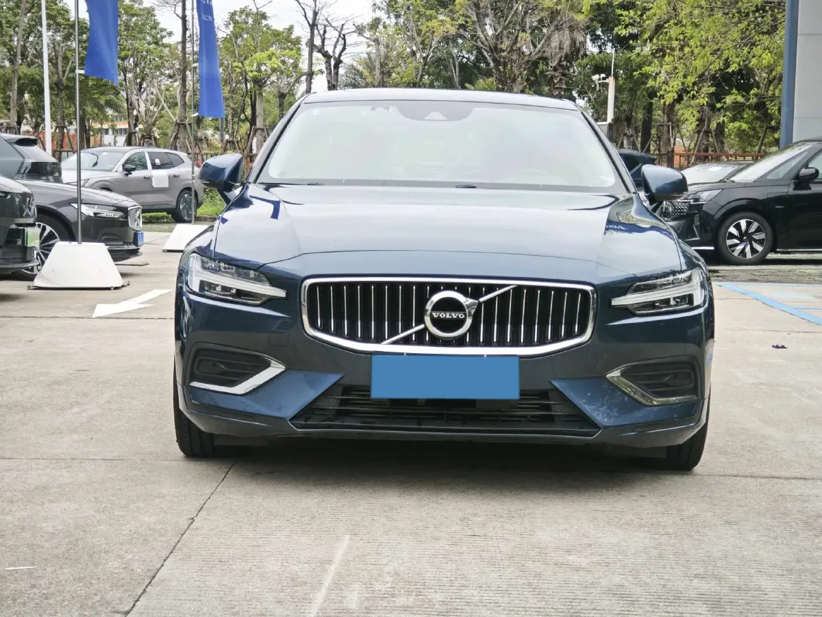 2020 Volvo S60 2.0T 190HP L4 8AT,autocango,china used car exporter,china ev exporter,chinese used car exporter,chinese used ev exporter