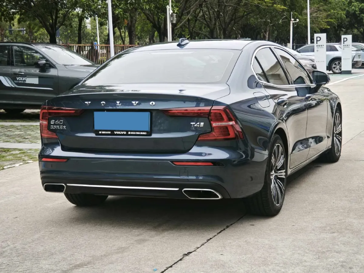 2020 Volvo S60 2.0T 190HP L4 8AT,autocango,china used car exporter,china ev exporter,chinese used car exporter,chinese used ev exporter