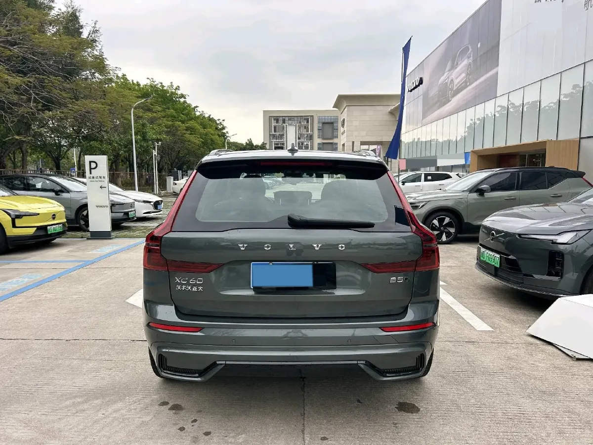 2026 Volvo XC60 2.0T 250HP L4 8AT,autocango,china used car exporter,china ev exporter,chinese used car exporter,chinese used ev exporter