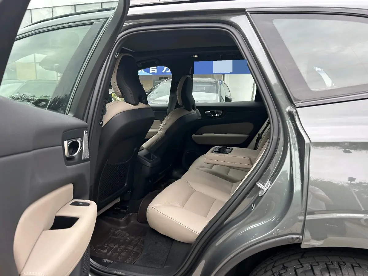 2026 Volvo XC60 2.0T 250HP L4 8AT,autocango,china used car exporter,china ev exporter,chinese used car exporter,chinese used ev exporter