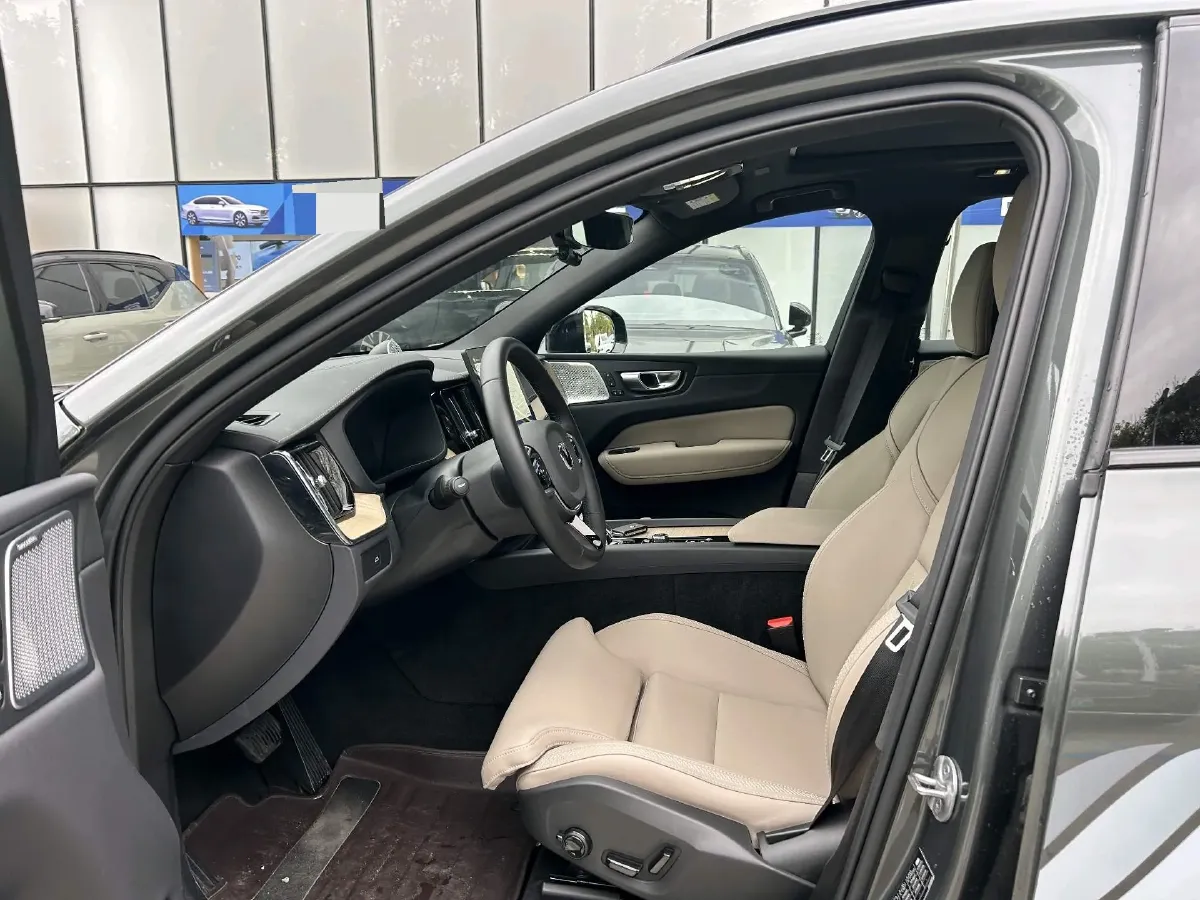 2026 Volvo XC60 2.0T 250HP L4 8AT,autocango,china used car exporter,china ev exporter,chinese used car exporter,chinese used ev exporter