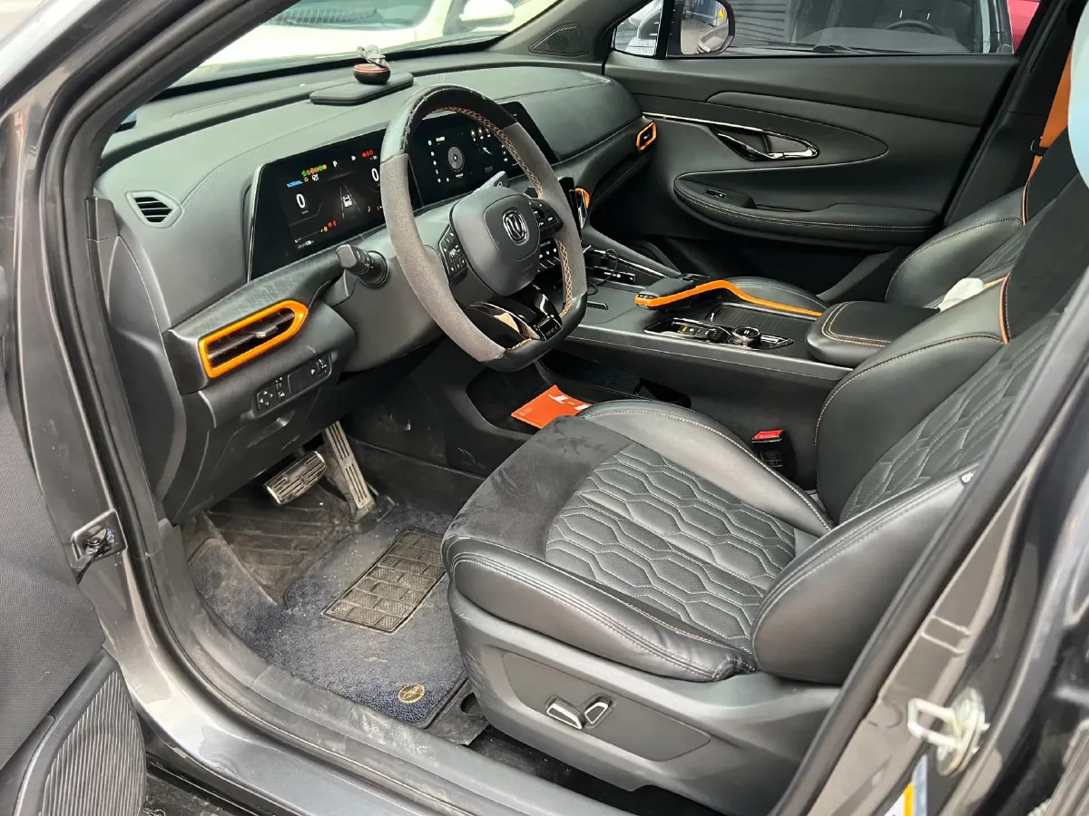 2022 ChangAn UNI-T 1.5T 188HP L4 7DCT,autocango,china used car exporter,china ev exporter,chinese used car exporter,chinese used ev exporter