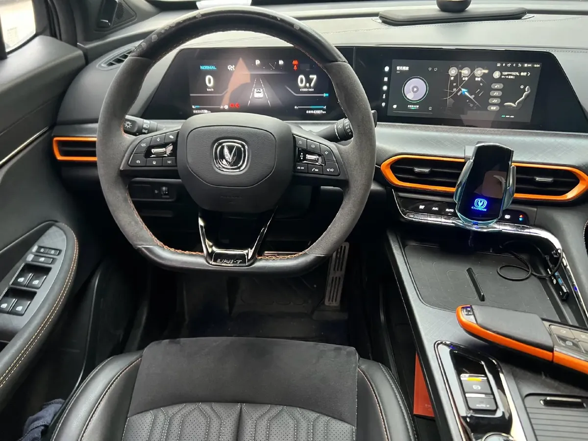 2022 ChangAn UNI-T 1.5T 188HP L4 7DCT,autocango,china used car exporter,china ev exporter,chinese used car exporter,chinese used ev exporter