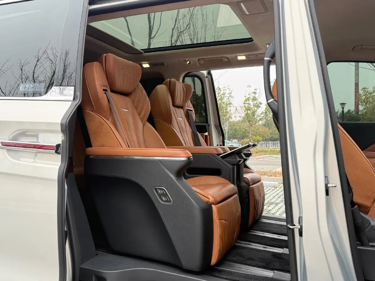 2023 HongQi HQ9 2.0T 252HP L4 8AT,autocango,china used car exporter,china ev exporter,chinese used car exporter,chinese used ev exporter