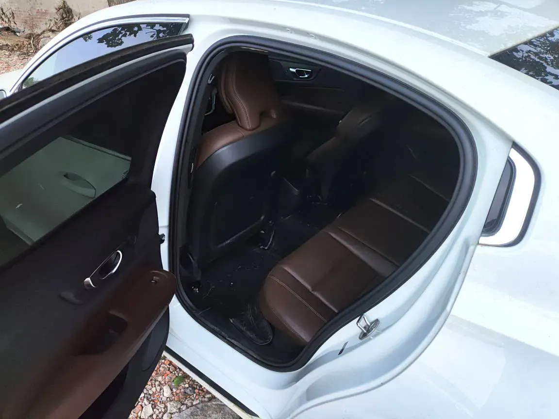 2023 Volvo S60 2.0T 197HP L4 7DCT,autocango,china used car exporter,china ev exporter,chinese used car exporter,chinese used ev exporter