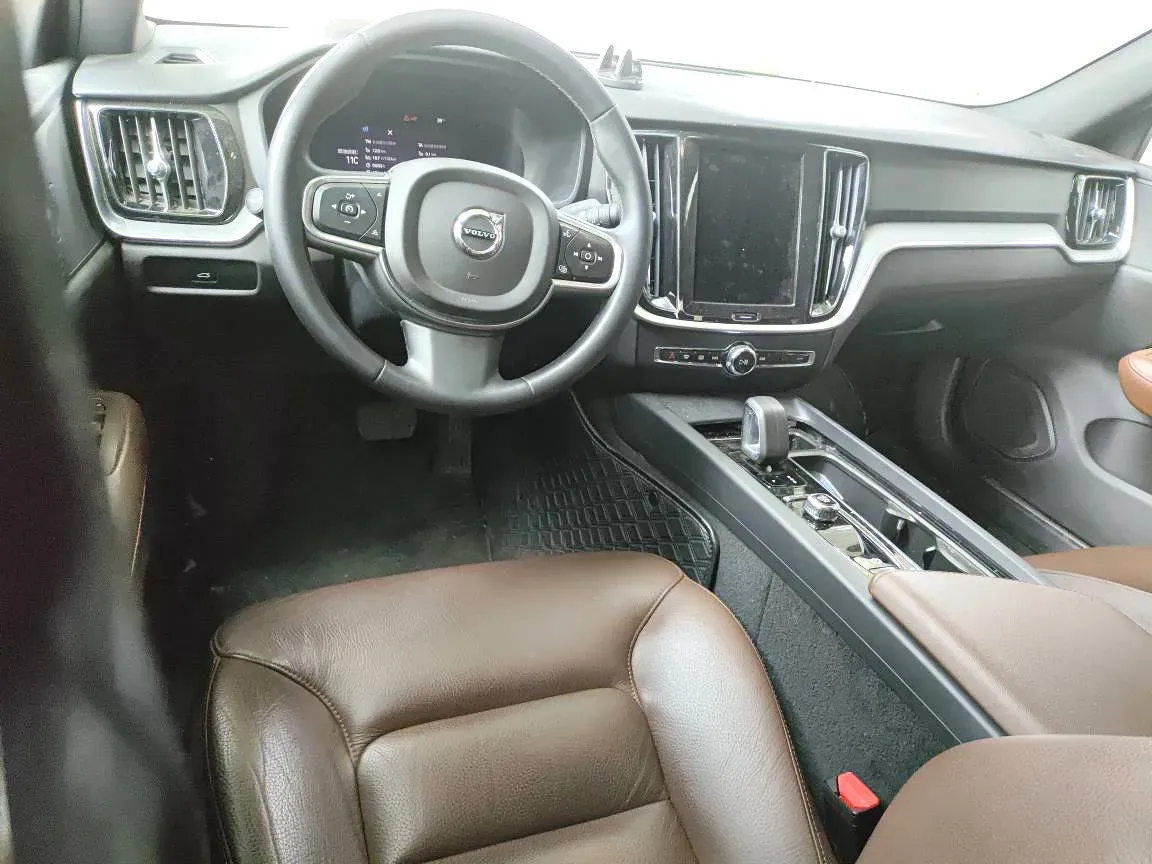 2023 Volvo S60 2.0T 197HP L4 7DCT,autocango,china used car exporter,china ev exporter,chinese used car exporter,chinese used ev exporter