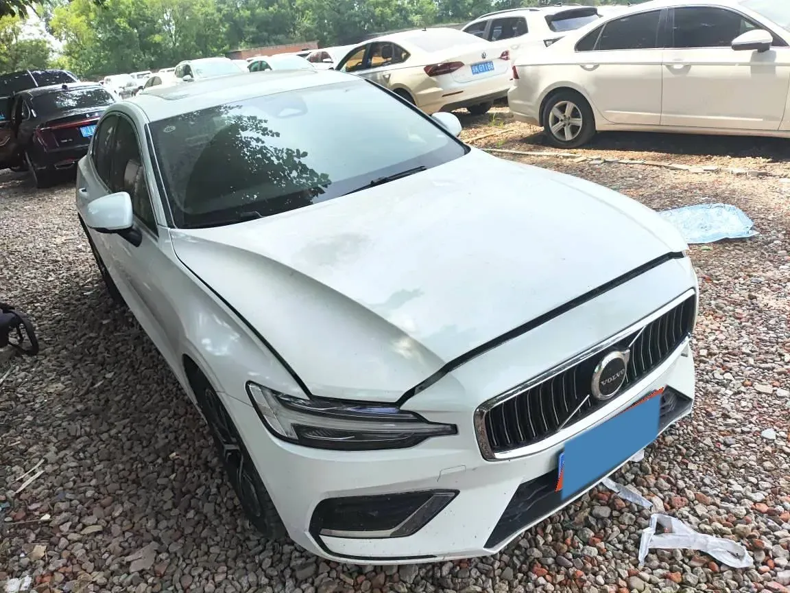 2023 Volvo S60 2.0T 197HP L4 7DCT,autocango,china used car exporter,china ev exporter,chinese used car exporter,chinese used ev exporter