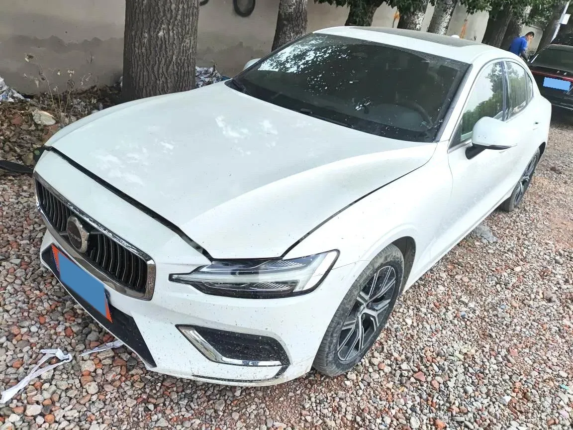 2023 Volvo S60 2.0T 197HP L4 7DCT,autocango,china used car exporter,china ev exporter,chinese used car exporter,chinese used ev exporter