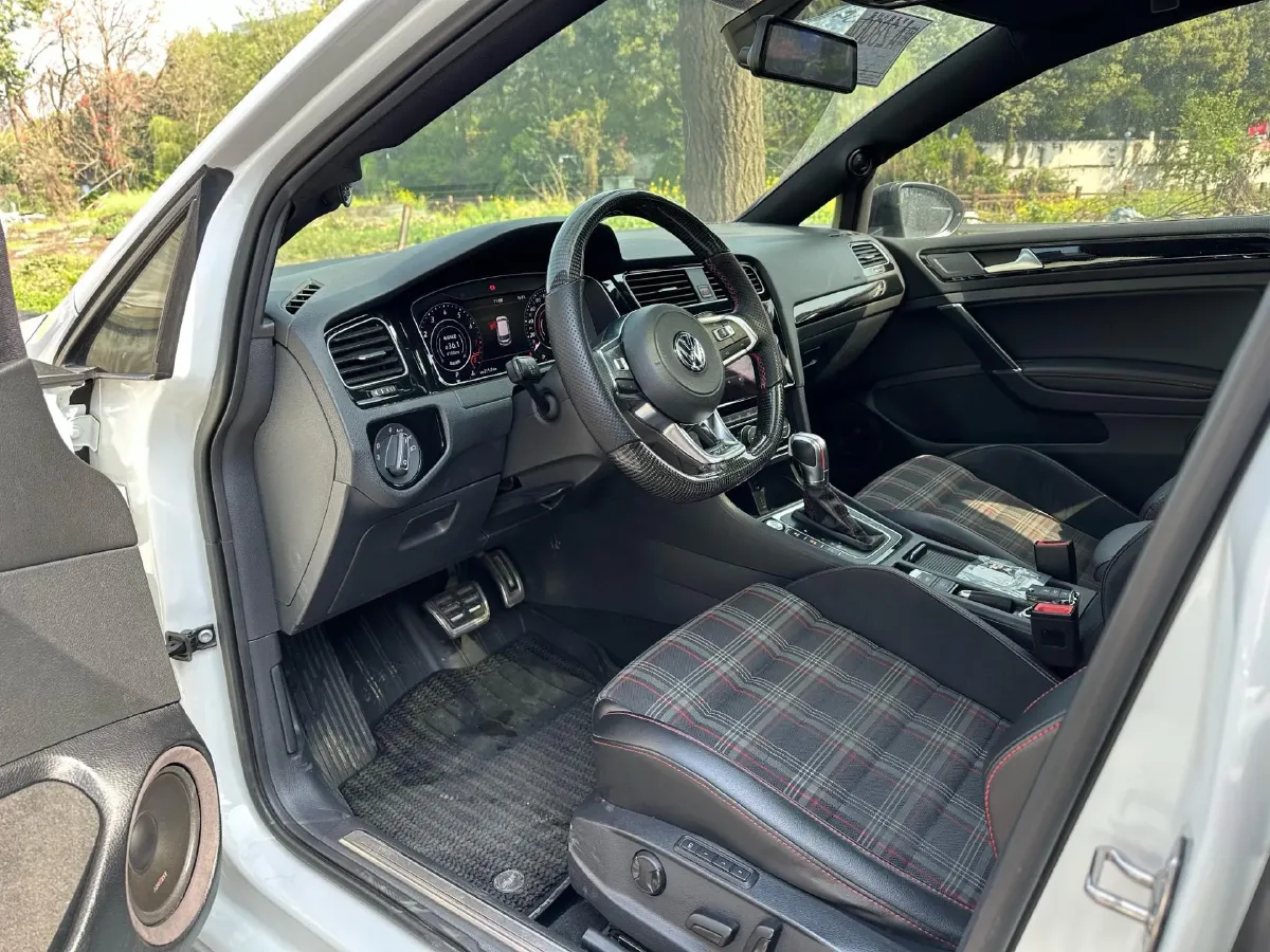 2018 Volkswagen GolfGTI 2.0T 220HP L4 7DCT,autocango,china used car exporter,china ev exporter,chinese used car exporter,chinese used ev exporter