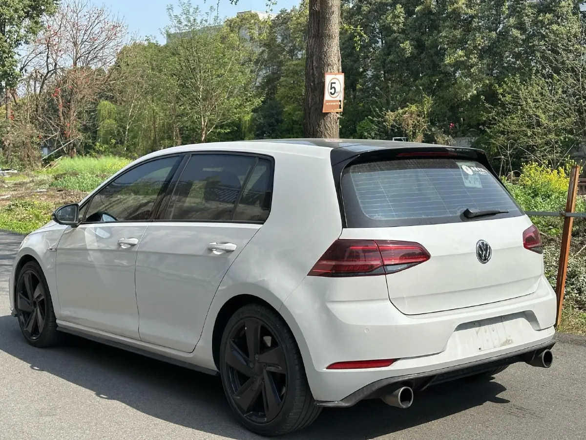 2018 Volkswagen GolfGTI 2.0T 220HP L4 7DCT,autocango,china used car exporter,china ev exporter,chinese used car exporter,chinese used ev exporter