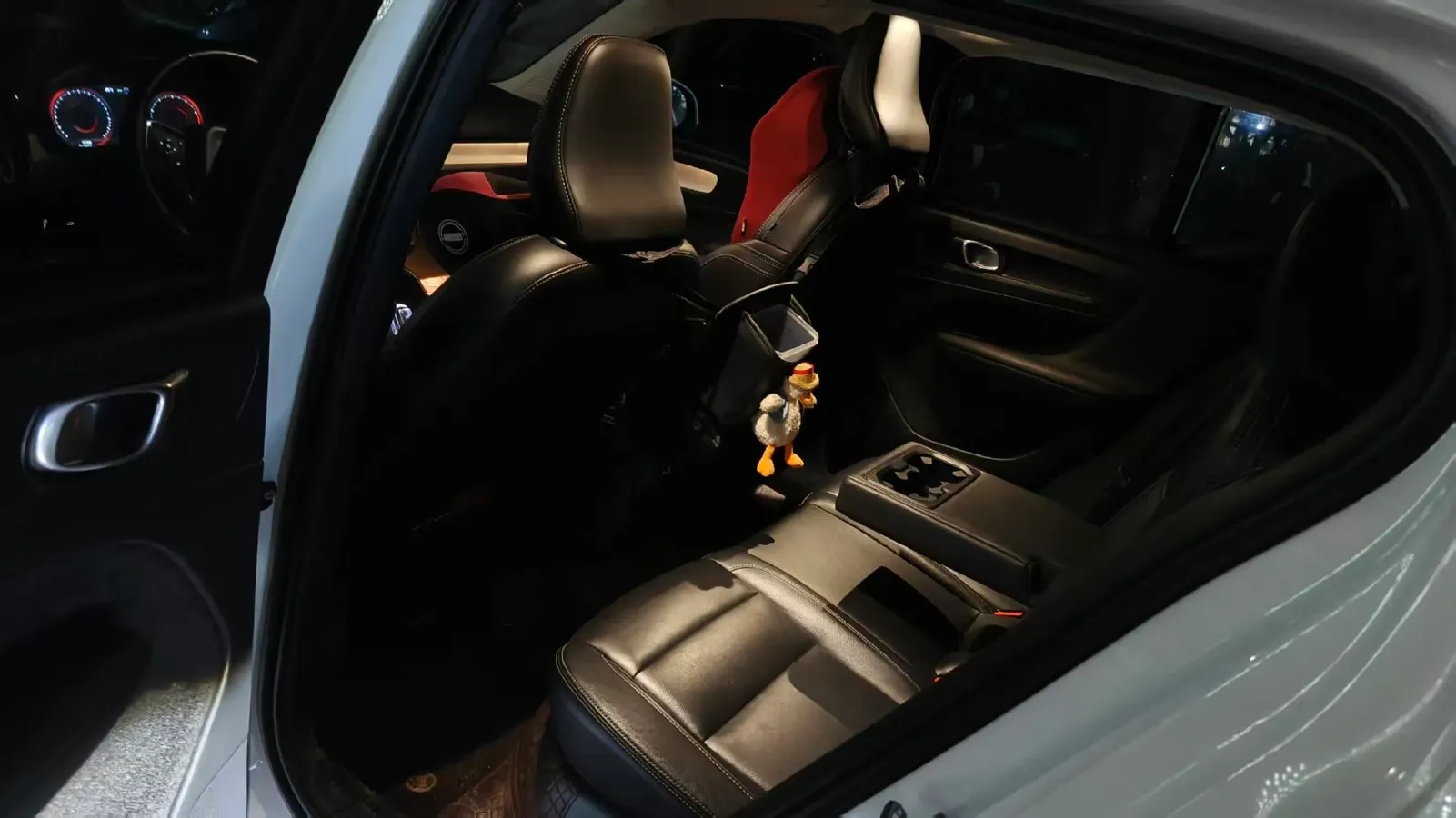 2020 Volvo XC40 2.0T 190HP L4 8AT,autocango,china used car exporter,china ev exporter,chinese used car exporter,chinese used ev exporter