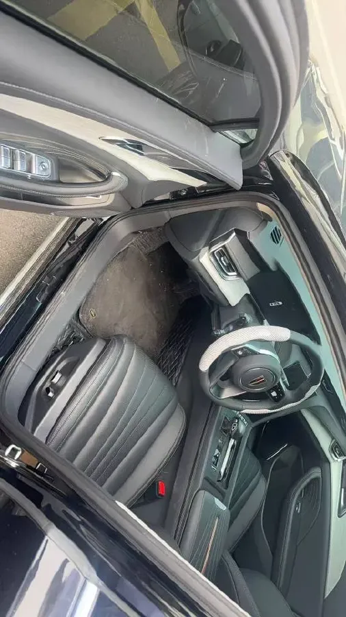 2025 HongQi H5 1.5T 169HP L4 1DHT Hybrid,autocango,china used car exporter,china ev exporter,chinese used car exporter,chinese used ev exporter