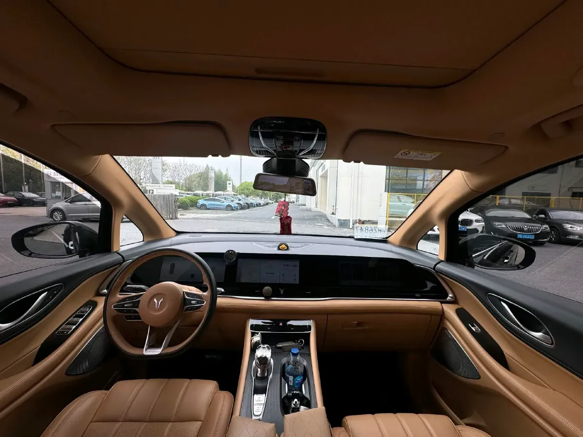 2024 Voyah Dream 1.5T 150HP L4 PHEV 43KWH,autocango,china used car exporter,china ev exporter,chinese used car exporter,chinese used ev exporter