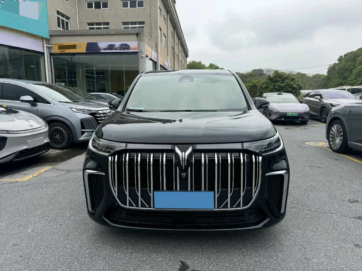 2024 Voyah Dream 1.5T 150HP L4 PHEV 43KWH,autocango,china used car exporter,china ev exporter,chinese used car exporter,chinese used ev exporter