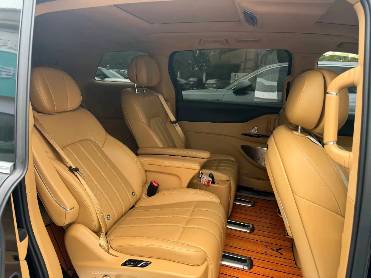 2024 Voyah Dream 1.5T 150HP L4 PHEV 43KWH,autocango,china used car exporter,china ev exporter,chinese used car exporter,chinese used ev exporter