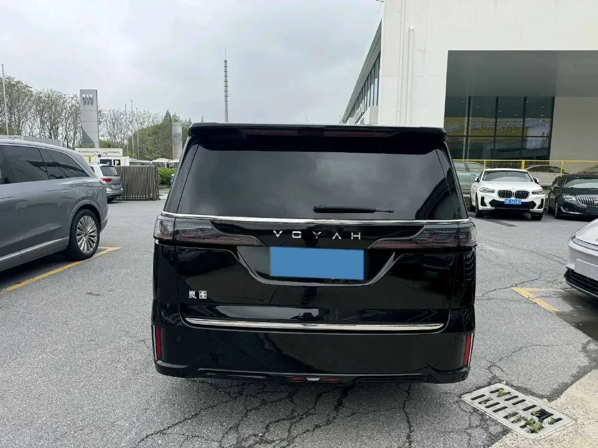 2024 Voyah Dream 1.5T 150HP L4 PHEV 43KWH,autocango,china used car exporter,china ev exporter,chinese used car exporter,chinese used ev exporter